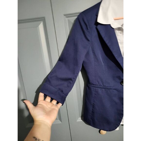 Womens navy blazer with matching collard under shirt - Picture 2 of 8
